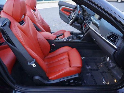 Used 2015 BMW M4 Convertible image 13