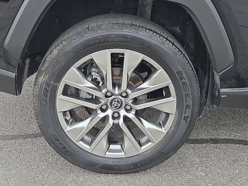 Used 2019 Toyota RAV4 Limited FWD image 17