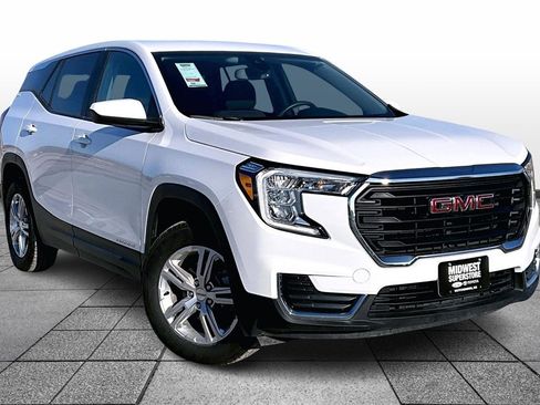 Used 2024 GMC Terrain SLE image 2