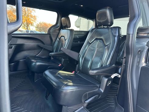 Used 2020 Chrysler Pacifica Touring-L w/ Advanced Safetytec Group image 20