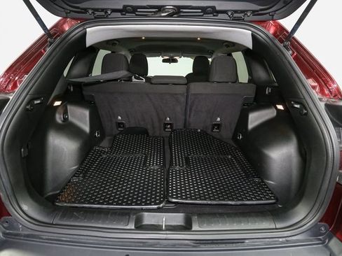 Used 2019 Jeep Cherokee Latitude w/ Cold Weather Group image 12