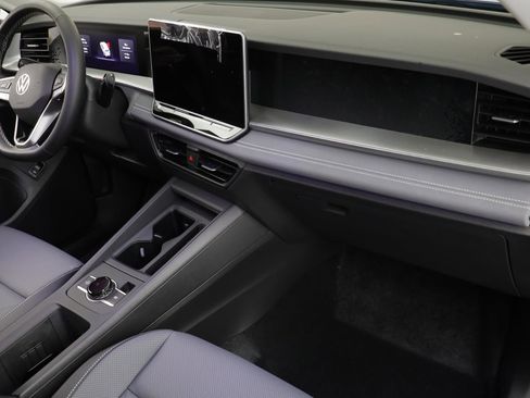 New 2026 Volkswagen Tiguan SE image 19