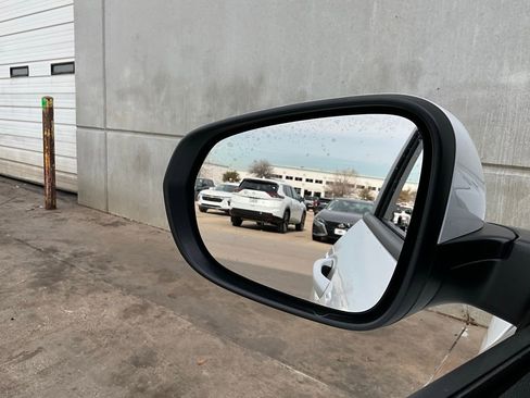 Used 2025 Chevrolet Trax LT image 18