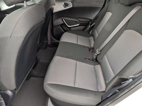 Used 2022 Kia Soul LX image 25