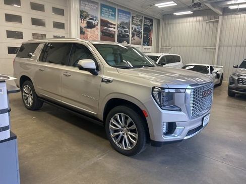 Used 2022 GMC Yukon XL Denali image 4