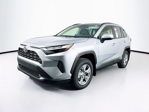 Used 2025 Toyota RAV4 LE AWD/4WD image 3