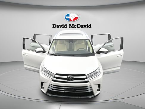 Used 2017 Toyota Highlander XLE AWD/4WD image 46