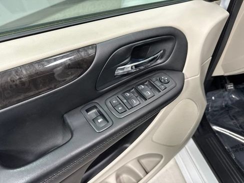 Used 2017 Dodge Grand Caravan SE w/ Power Window Group FWD image 11
