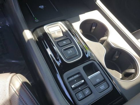 Certified 2025 Honda Pilot Black Edition image 27