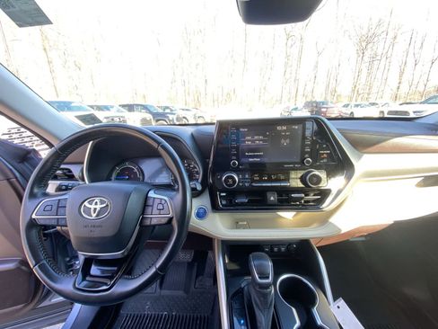 Used 2021 Toyota Highlander XLE image 24