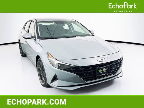Used 2023 Hyundai Elantra SEL image 1