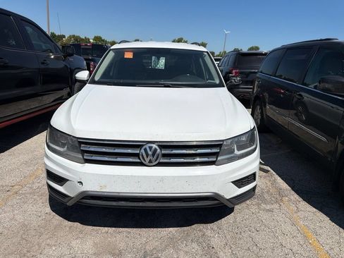 Used 2018 Volkswagen Tiguan SE w/ 3rd Row Seat Package AWD/4WD image 2