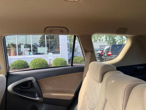 Used 2011 Toyota RAV4 4WD w/ Base L4 Extra Value Pkg image 10