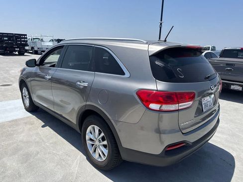 Used 2016 Kia Sorento FWD image 3