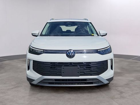 Used 2025 Volkswagen Tiguan SE w/ Panoramic Sunroof Package AWD/4WD image 2