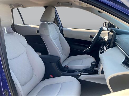 Used 2025 Toyota Corolla Cross LE FWD image 9