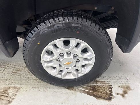 Used 2022 Chevrolet Silverado 3500 LT image 8