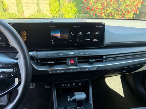 Used 2025 Kia K4 LXS image 17