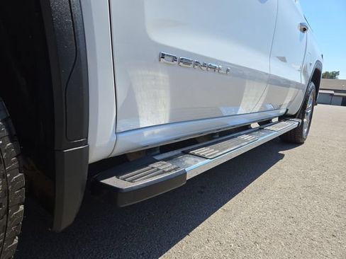 Used 2024 GMC Sierra 1500 Denali w/ Technology Package AWD/4WD image 9