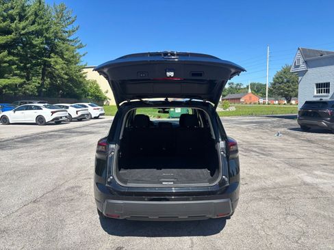 Used 2025 Nissan Rogue SV FWD image 33