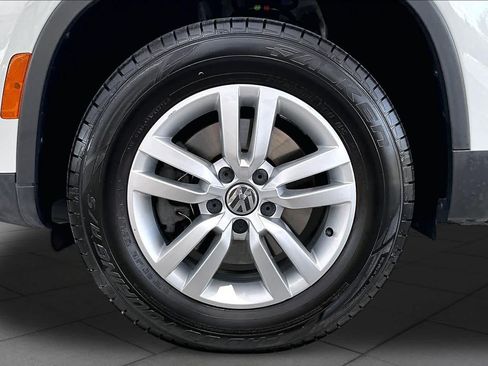 Used 2017 Volkswagen Tiguan S AWD/4WD image 11