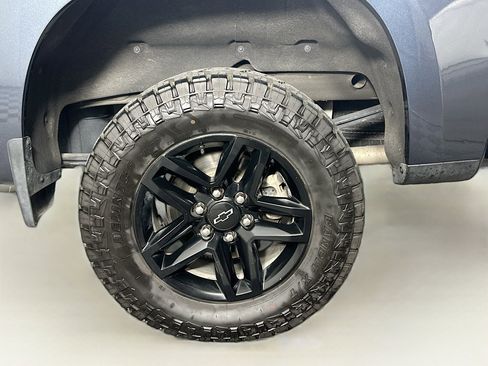 Used 2019 Chevrolet Silverado 1500 LT Trail Boss image 11