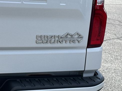 Used 2019 Chevrolet Silverado 1500 High Country w/ Technology Package AWD/4WD image 10