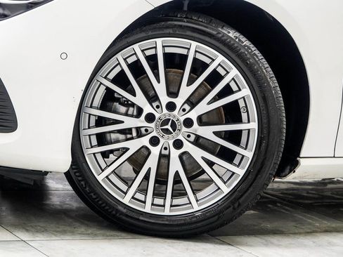 Used 2025 Mercedes-Benz CLA 250 image 3