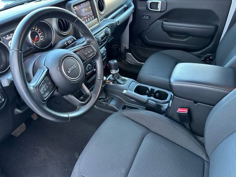 Used 2022 Jeep Gladiator Willys image 10