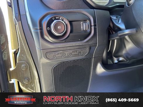 Used 2025 Jeep Wrangler Unlimited Rubicon image 7