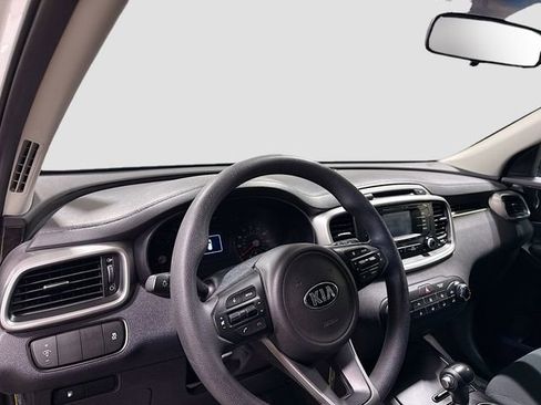 Used 2017 Kia Sorento LX image 11