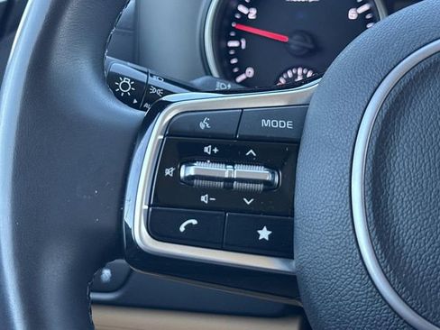 Used 2024 Kia Carnival LX FWD image 20