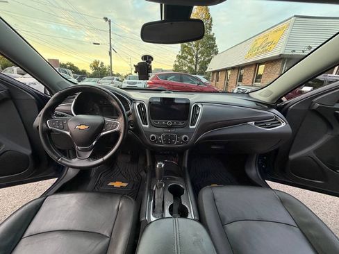 Used 2019 Chevrolet Malibu LT FWD image 19