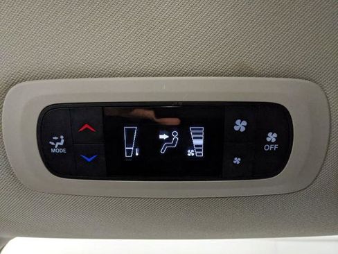 Used 2023 Chrysler Voyager LX image 14