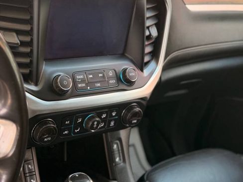 Used 2019 GMC Acadia SLT FWD image 15
