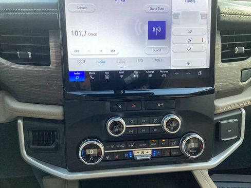 Used 2023 Ford Expedition Limited image 22