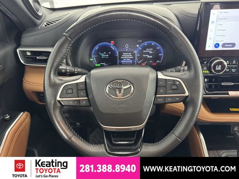 Certified 2025 Toyota Highlander Platinum AWD/4WD image 31