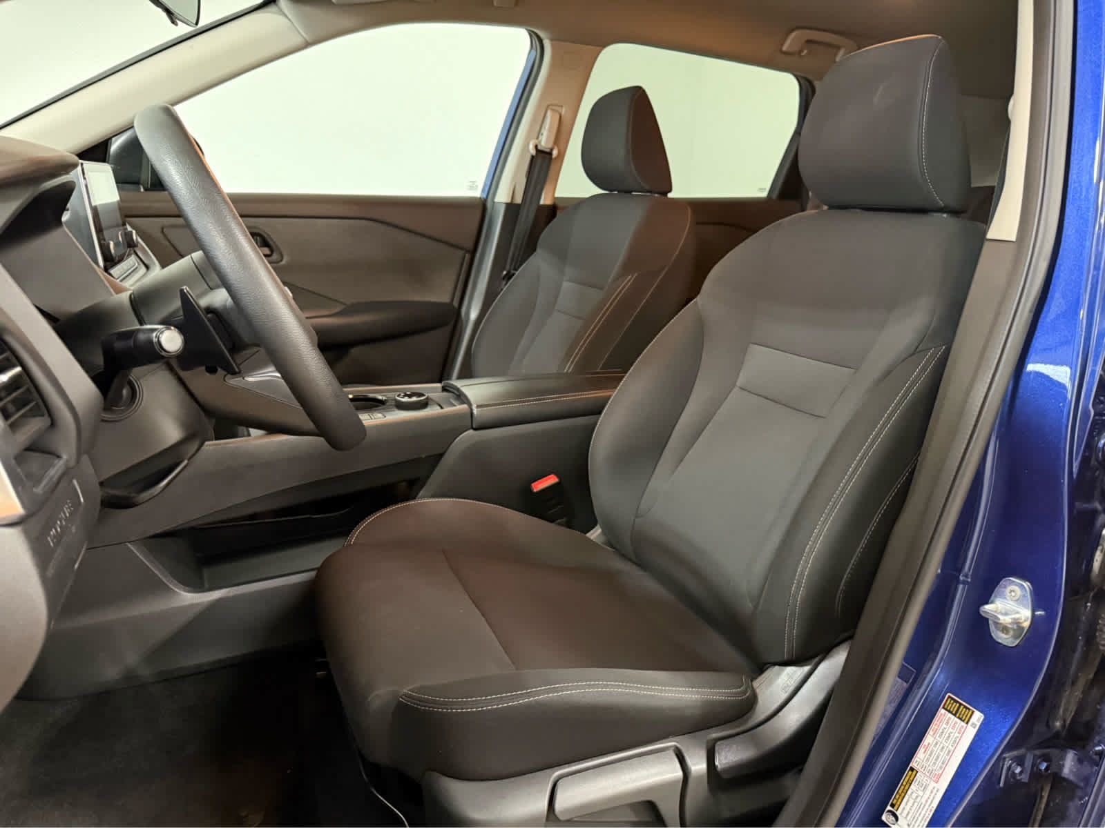 Used 2023 Nissan Rogue S AWD/4WD image 12