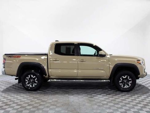 Certified 2020 Toyota Tacoma TRD Off-Road AWD/4WD image 6