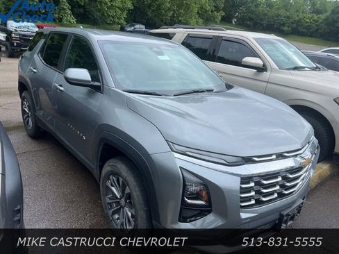 Used 2026 Chevrolet Equinox LT w/ Convenience Package II FWD image 2