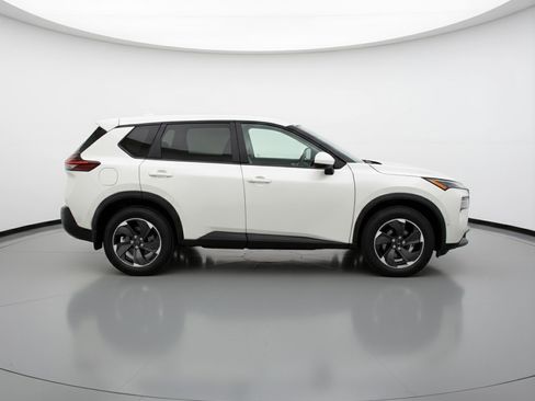 Used 2025 Nissan Rogue SV image 11