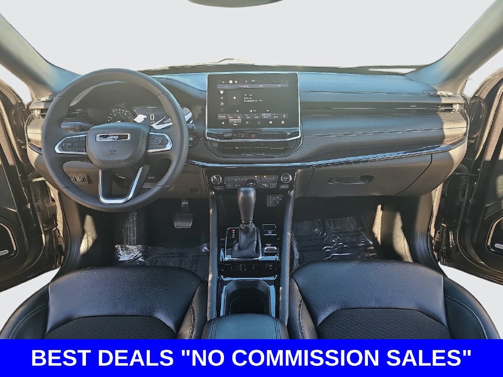 Used 2023 Jeep Compass Latitude w/ Sun and Sound Group AWD/4WD image 9