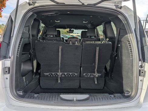 Used 2024 Chrysler Pacifica Touring-L w/ S Appearance Package image 28