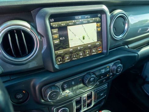 Used 2018 Jeep Wrangler Unlimited Sahara image 18