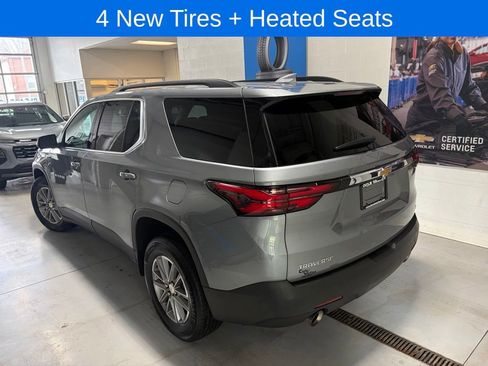 Used 2023 Chevrolet Traverse LT image 6
