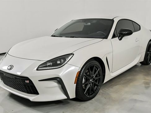 Used 2025 Toyota GR86 Premium w/ ALL Weather Mat Package (TMS) RWD image 6