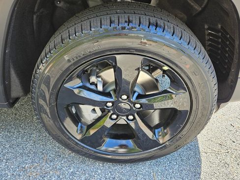 New 2025 Jeep Grand Cherokee Limited w/ Luxury Tech Group II image 17