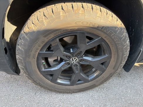 Used 2025 Volkswagen Atlas Peak Edition SE image 27