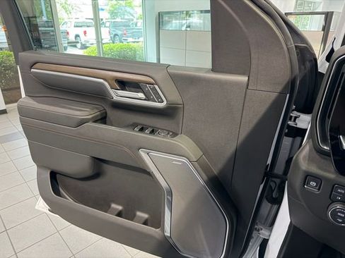 Used 2025 Chevrolet Silverado 2500 High Country w/ Technology Package AWD/4WD image 27