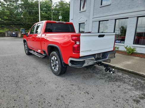 Used 2024 Chevrolet Silverado 2500 LT AWD/4WD image 3